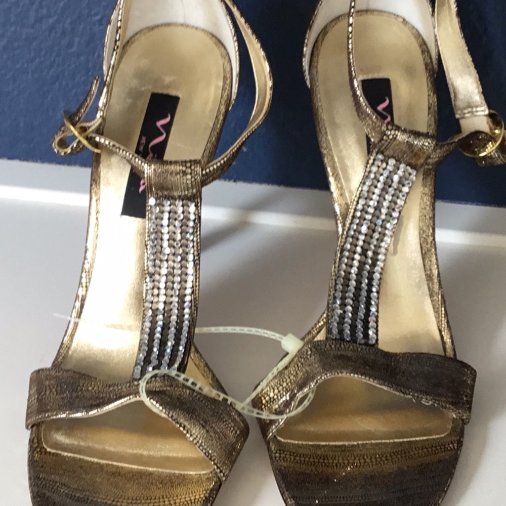 Shoes - Picture 4 of 4